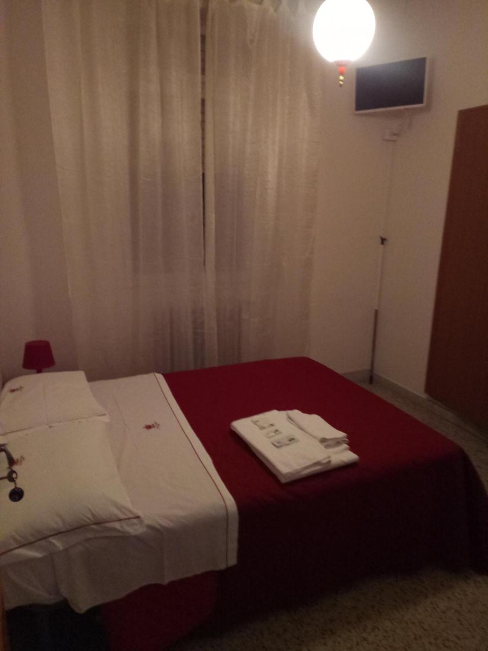 London Cafe Bed & Breakfast Castelnovo ne' Monti Exterior photo