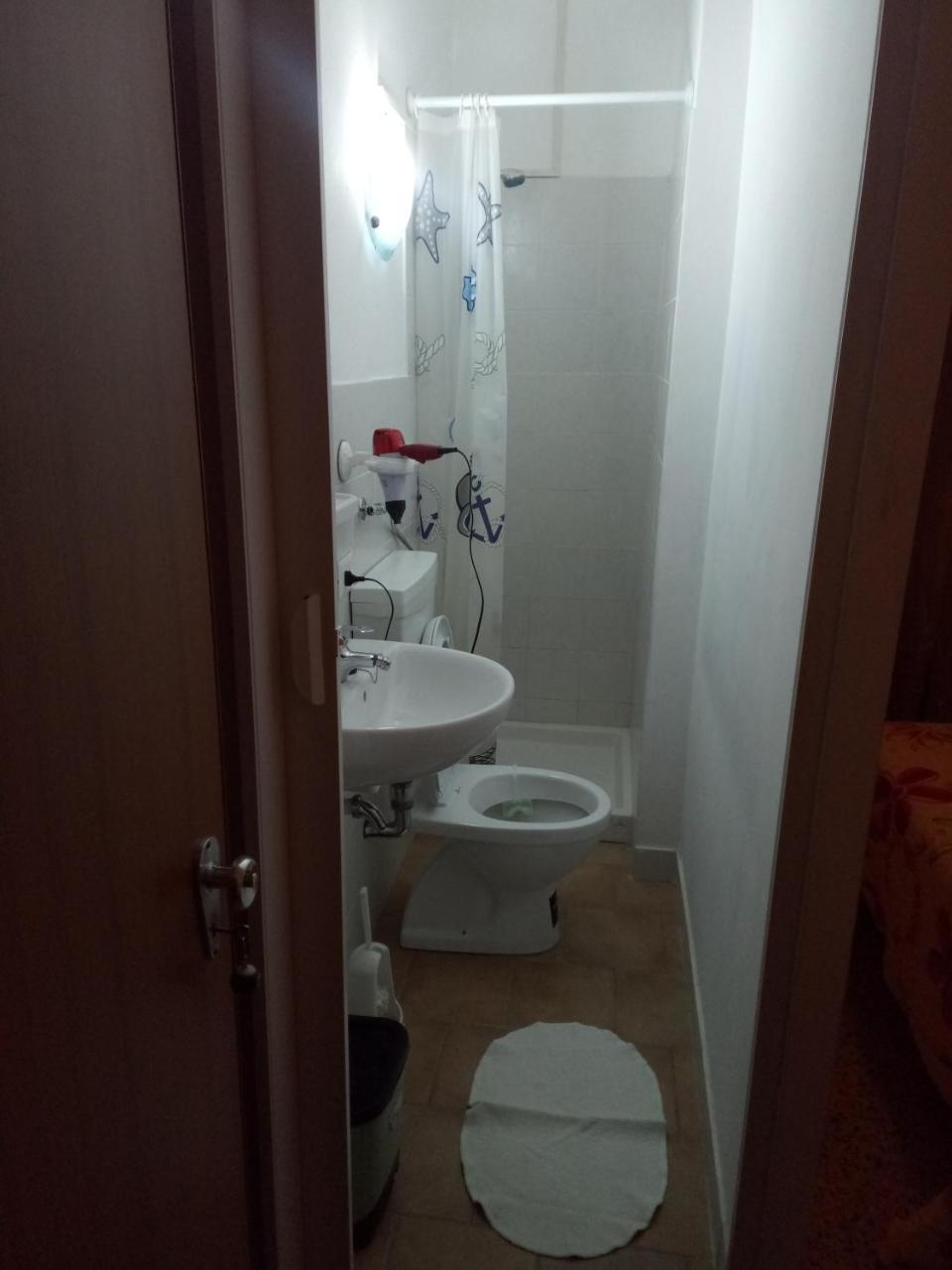 London Cafe Bed & Breakfast Castelnovo ne' Monti Exterior photo