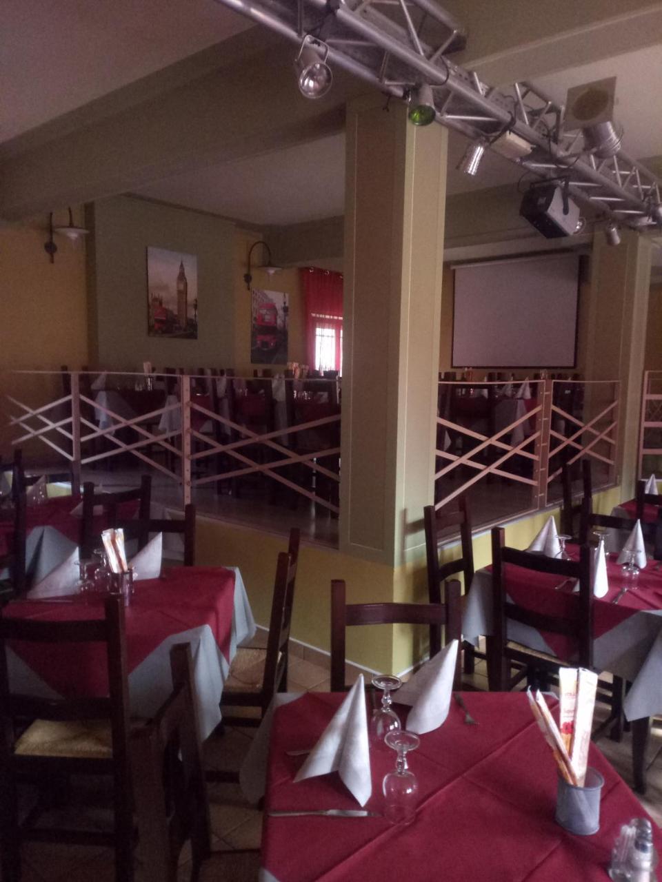London Cafe Bed & Breakfast Castelnovo ne' Monti Exterior photo